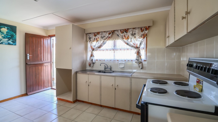 4 Bedroom Property for Sale in Stilbaai Wes Western Cape